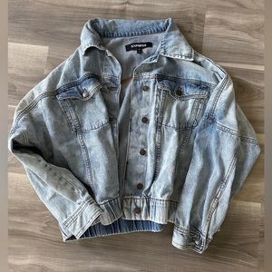 Cropped vintage look denim jacket